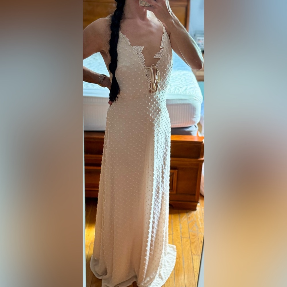 Lulus cream maxi.